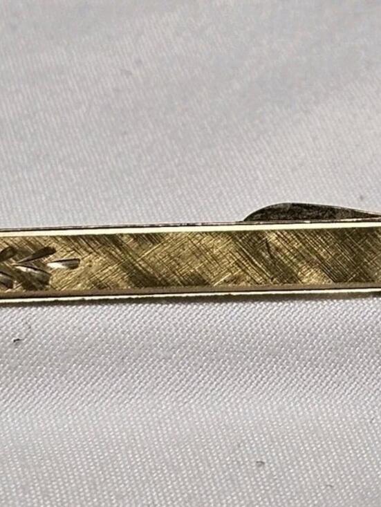 Jewelry - Vintage Tie Bar Clip 1.5 Inch Etched Arrow Design 1/20 12k Gold Filled
